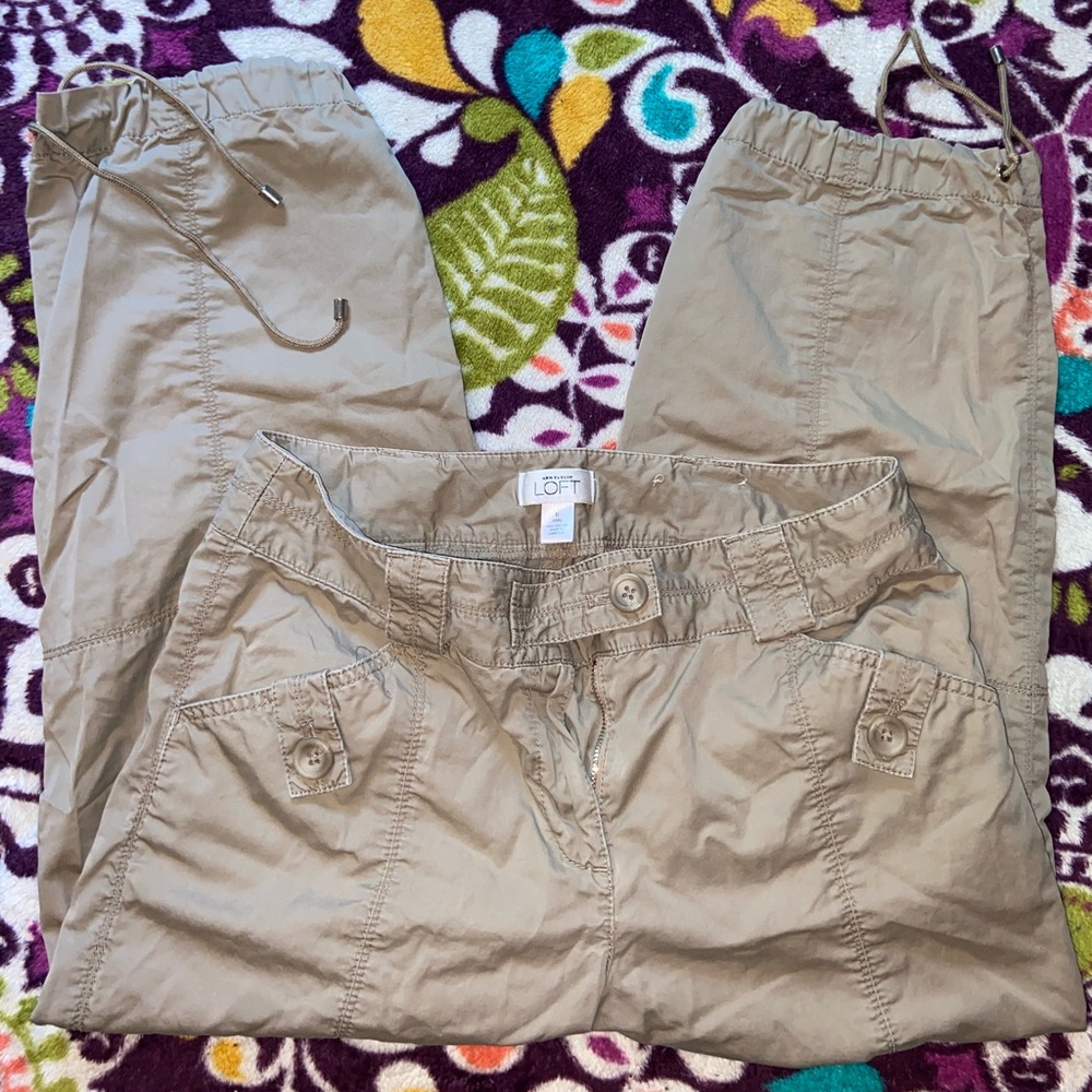 LOFT Size 6 Khaki Capris